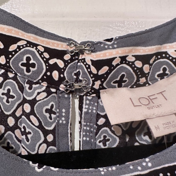 Ann Taylor Loft tank top with elastic bottom. Blue size Medium - Picture 3 of 7